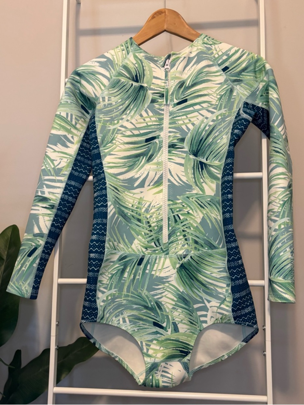 🌺Carve Designs One-Piece Rash Guard Swimsuit - White Palm🌴 - Picture 3 of 16